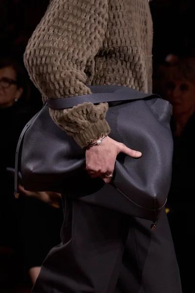 Look 76